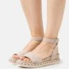 Tamaris Sandalen Met Plateauzool - Taupe