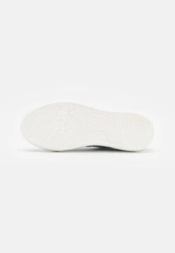 Tamaris Sneakers Laag - Soft Blue -Tamaris Winkel 2f30e8439be4460cb15c4ce7e8963913