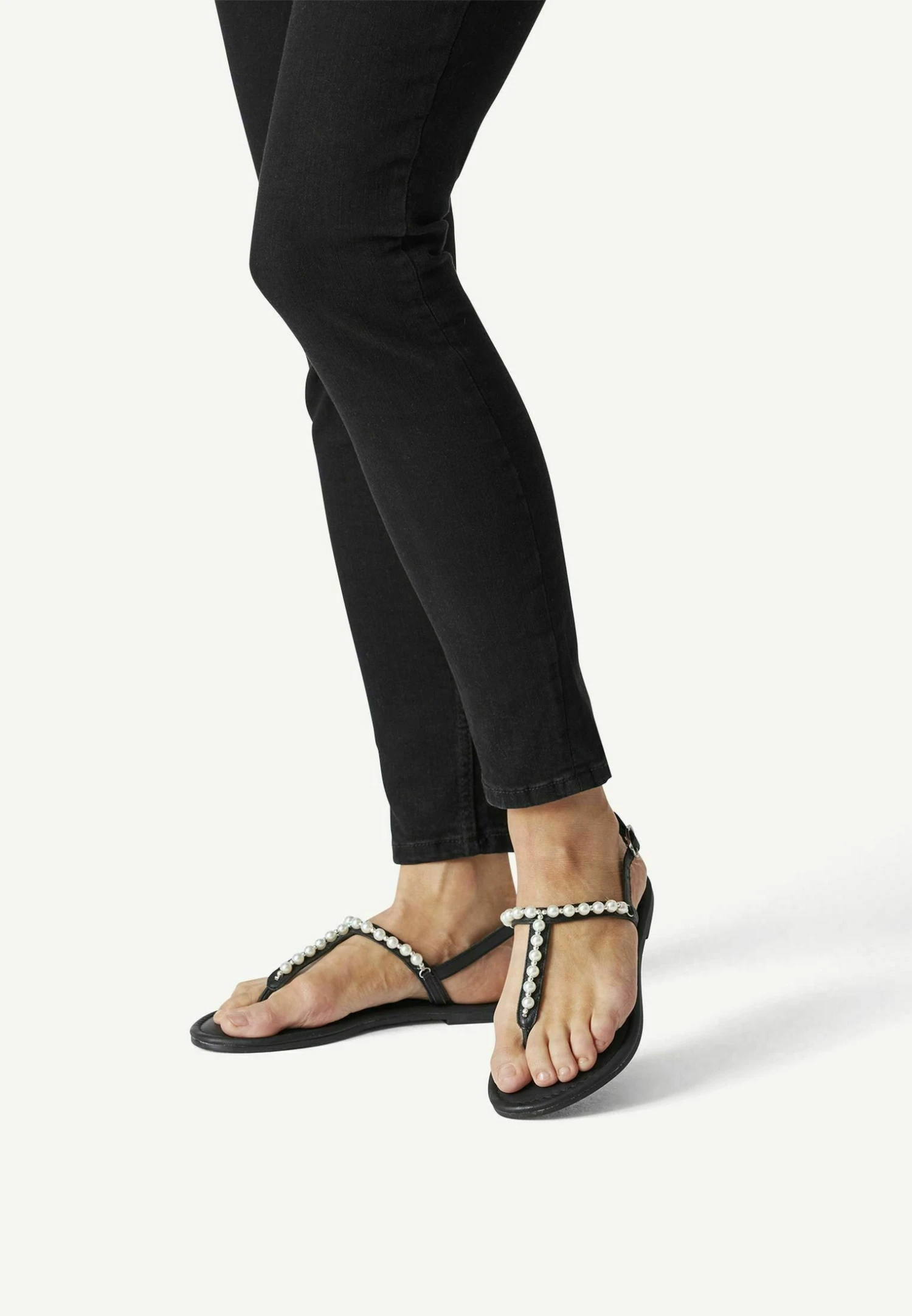 Tamaris Teensandalen - Black 1 Tamaris Teensandalen - Black