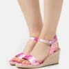 Tamaris Sandalen Met Sleehak - Rose Comb