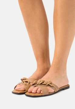 Tamaris Muiltjes - Camel