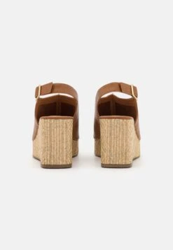 Tamaris Sandalen Met Plateauzool - Nut 9 Tamaris Sandalen Met Plateauzool - Nut -Tamaris Winkel 76028ee5dd674d65b615bb7ea4b7b2b9