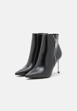 Tamaris Korte Laarzen - Black 8 Tamaris Korte Laarzen - Black -Tamaris Winkel 7897956d9bd249f8af7073998e8760d8