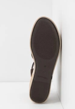 Tamaris Sandalen Met Plateauzool - Cafe Comb -Tamaris Winkel 88570639f9234eac99609f44e7061e62