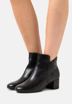 Tamaris Korte Laarzen - Black Matt