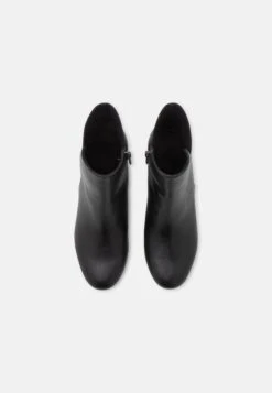 Tamaris Korte Laarzen - Black Matt -Tamaris Winkel 9ea319fa3b494f798aa386941e371105