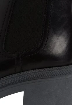 Tamaris Enkellaarsjes Met Plateauzool - Black Grey -Tamaris Winkel a68c4c779f1e4980adcbd47b48bea88f