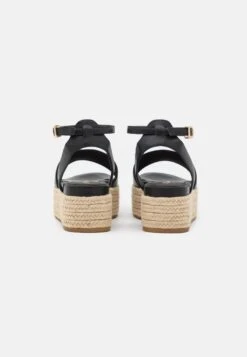 Tamaris Sandalen Met Plateauzool - Black 9 Tamaris Sandalen Met Plateauzool - Black -Tamaris Winkel ad701d6533f044f495784df0ef6cf01a