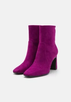 Tamaris Korte Laarzen - Dark Pink -Tamaris Winkel b4c91efd1c334635b7c2beed3a153ae3