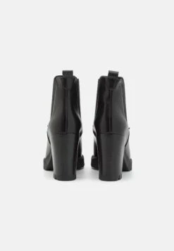 Tamaris Enkellaarsjes Met Plateauzool - Black