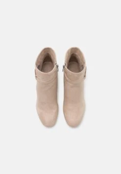 Tamaris Korte Laarzen - Ivory -Tamaris Winkel e5595f4e241c4b19b27fc917ae8b91a7