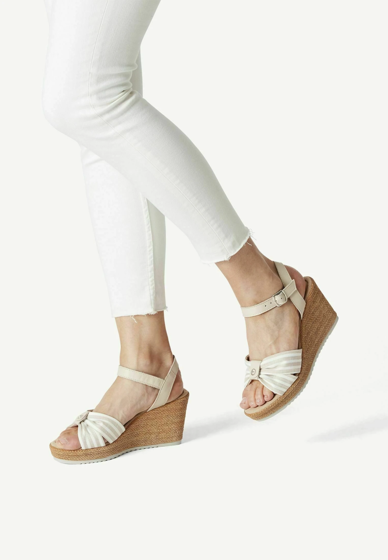 Tamaris Sandalen Met Sleehak - Beige Stripes 1 Tamaris Sandalen Met Sleehak - Beige Stripes