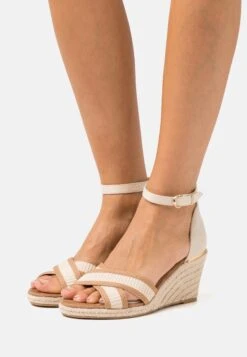 Tamaris Sandalen Met Sleehak - Camel